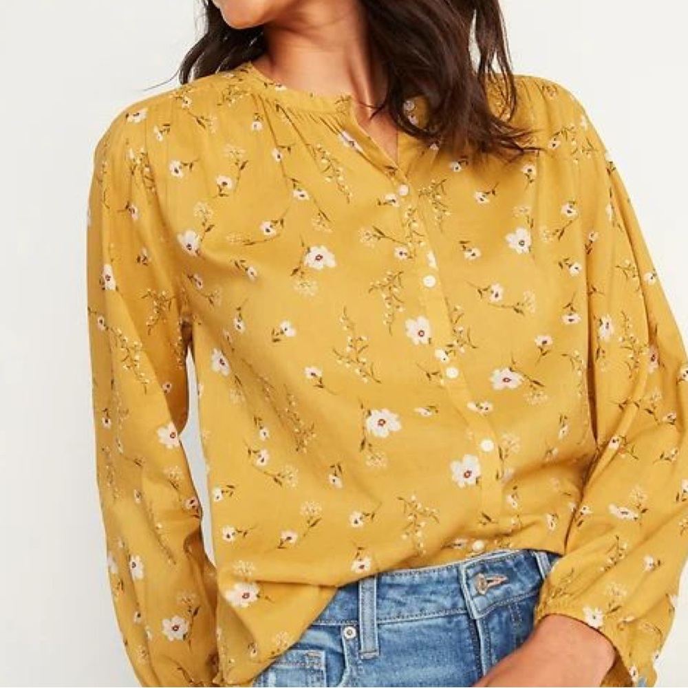 2/$20 Old Navy yellow floral top long sleeve puff button small flowy flower